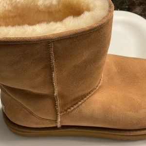 UGG Classic short II boots Size 10 M - like new!